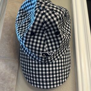 Vineyard vines black and white hat